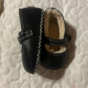 Ugg size 2/3 baby girl shoes